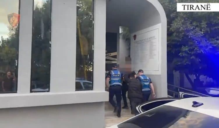 “Na kthe borxhin”, 6 persona në Tiranë shantazhojnë 29-vjeçarin dhe familjarët e tij