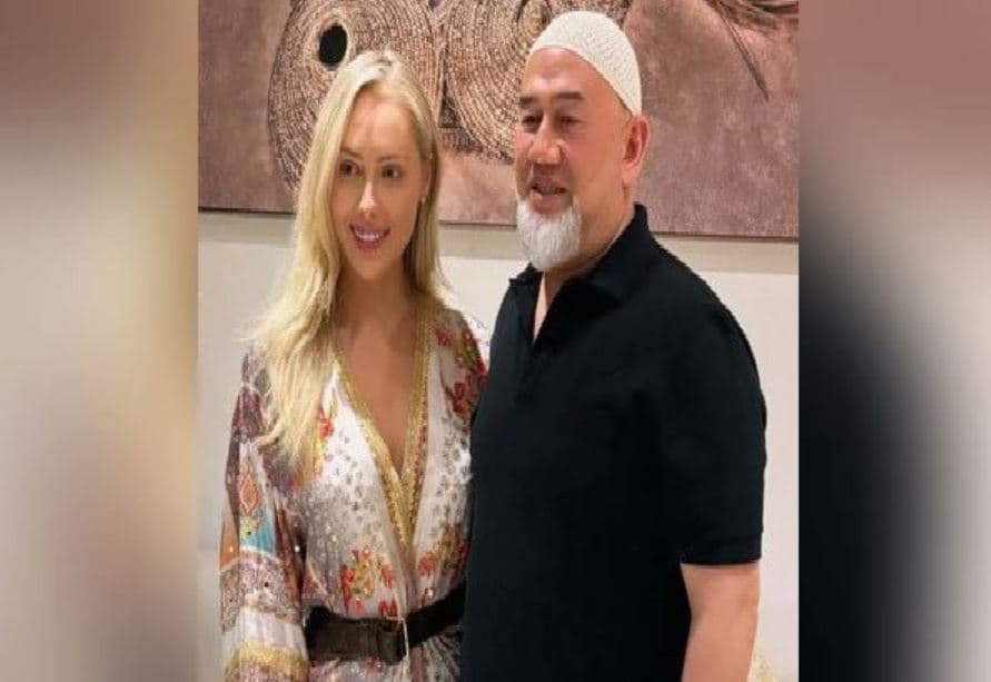 ​Këngëtarja kërkon divorc pasi u martua pa e ditur me sulltanin