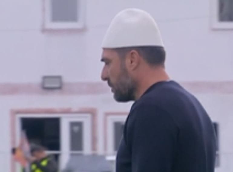 Interesante: Trajneri i Ballkanit, Orges Shehi në ndeshjen ndaj Drenicës shfaqet me plis në kokë