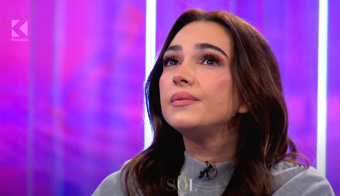Jonida tregon tatuazhin që e bëri për babain e ndjerë