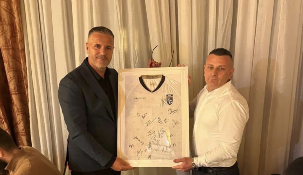 Fanela e Kosovës shitet në ankand për një shifër të madhe