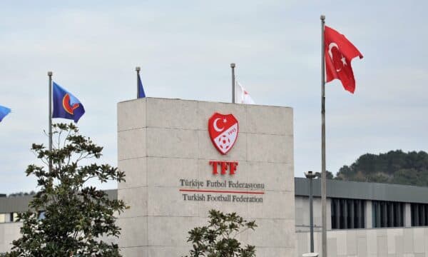 Mbi 1 mijë lojtarë profesionistë janë të përfshirë në skandalin e basteve në Turqi