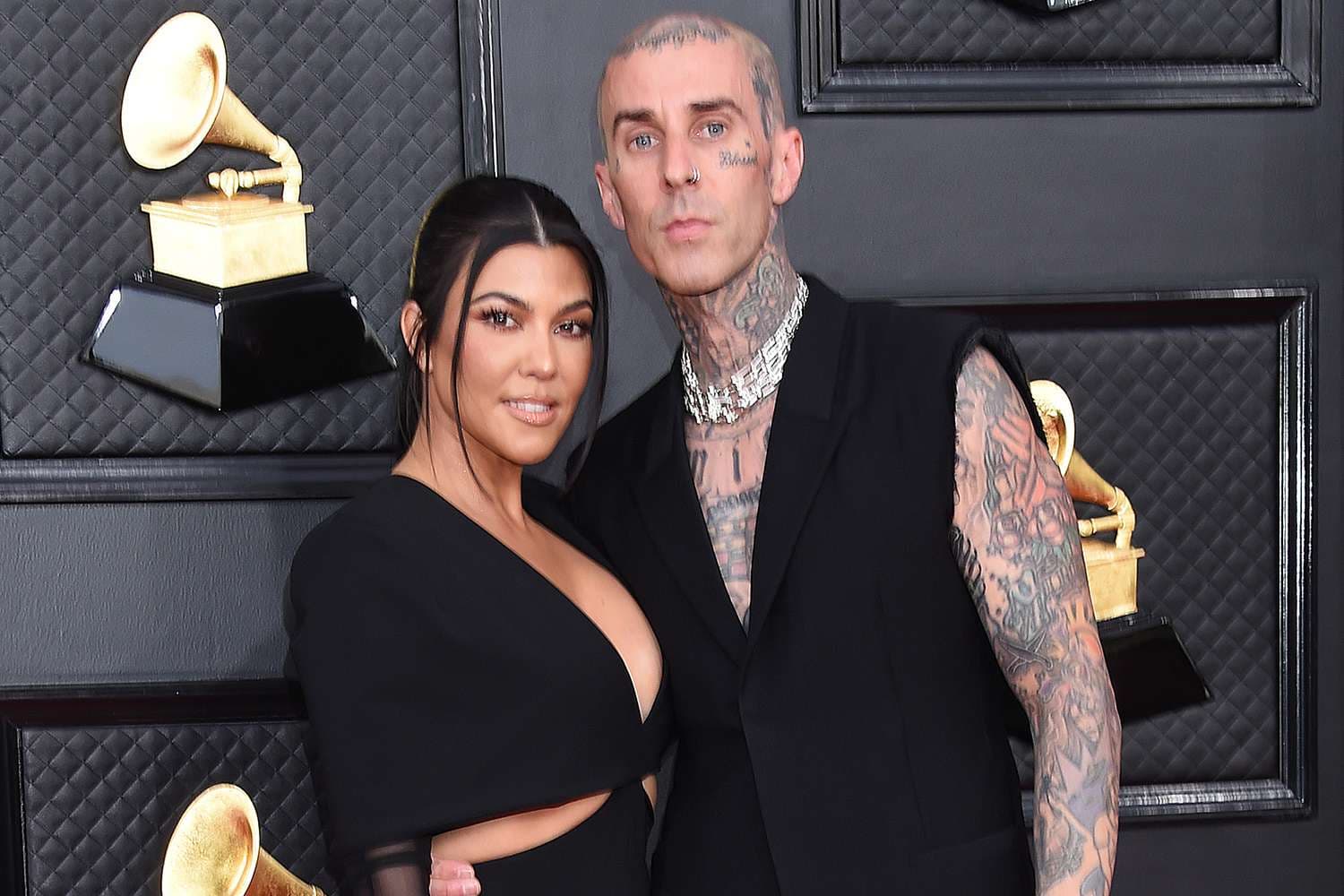 Gjysmë shekulli jetë, Kourtney organizon festë madhështore për partnerin