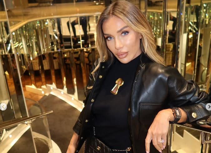 ‘Sakrifica’ e Adelina Tahirit për t’i pas linjat në top formë