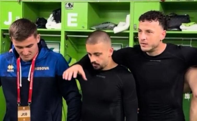 Amir Rrahmani me mesazh emocionues në dhomat e zhveshjes: Kena hek shumë, krejt kena merita…!