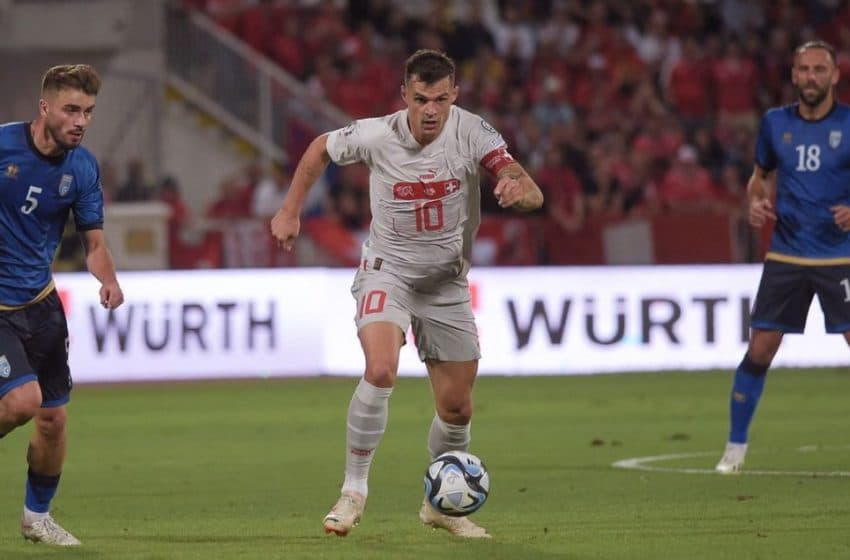 Granit Xhaka po fishkëllehet në stadiumin “Fadil Vokrri: