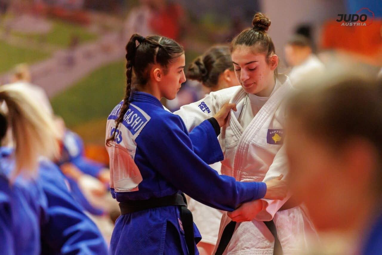 Laurinë Gashi e Arba Hasanaj luftojnë për medalje në xhudo, njëra  në Podgoricë e tjetra në Selanik