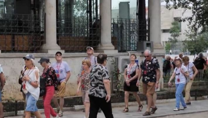 Shqipëria priti mbi 11 milionë turistë/ INSTAT: Në krahasim me një vit më parë janë rritur me 6.7%