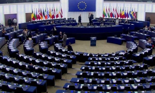 Parlamenti Evropian ngre alarmin për “krizën e thelluar të sundimit të ligjit” në Hungari
