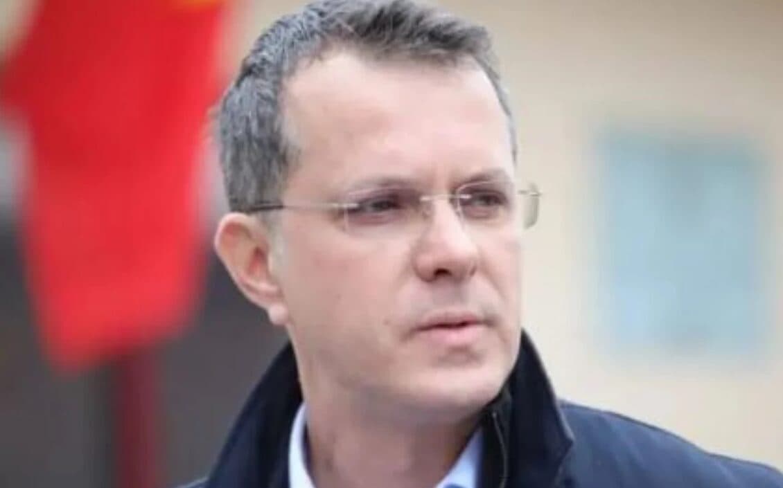 Pranoi se gënjeu në CV-në e tij, Ministri i Mbrojtjes së Rumanisë jep dorëheqjen pas 5 muajsh në detyrë