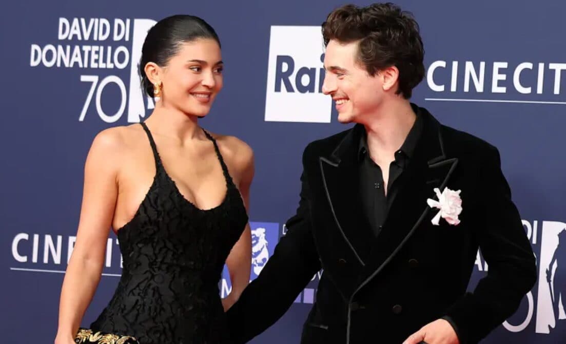 Romanca e Kylie dhe Timothée shfaqet në “The Kardashians” pas thashethemeve për ndarje