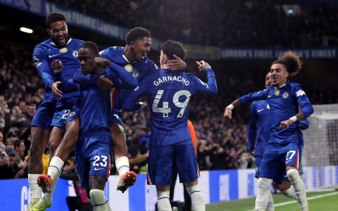 Chelsea i tregon Arsenalit se ka edhe më të fortë, me një lojtar më pak i marrin një pikë