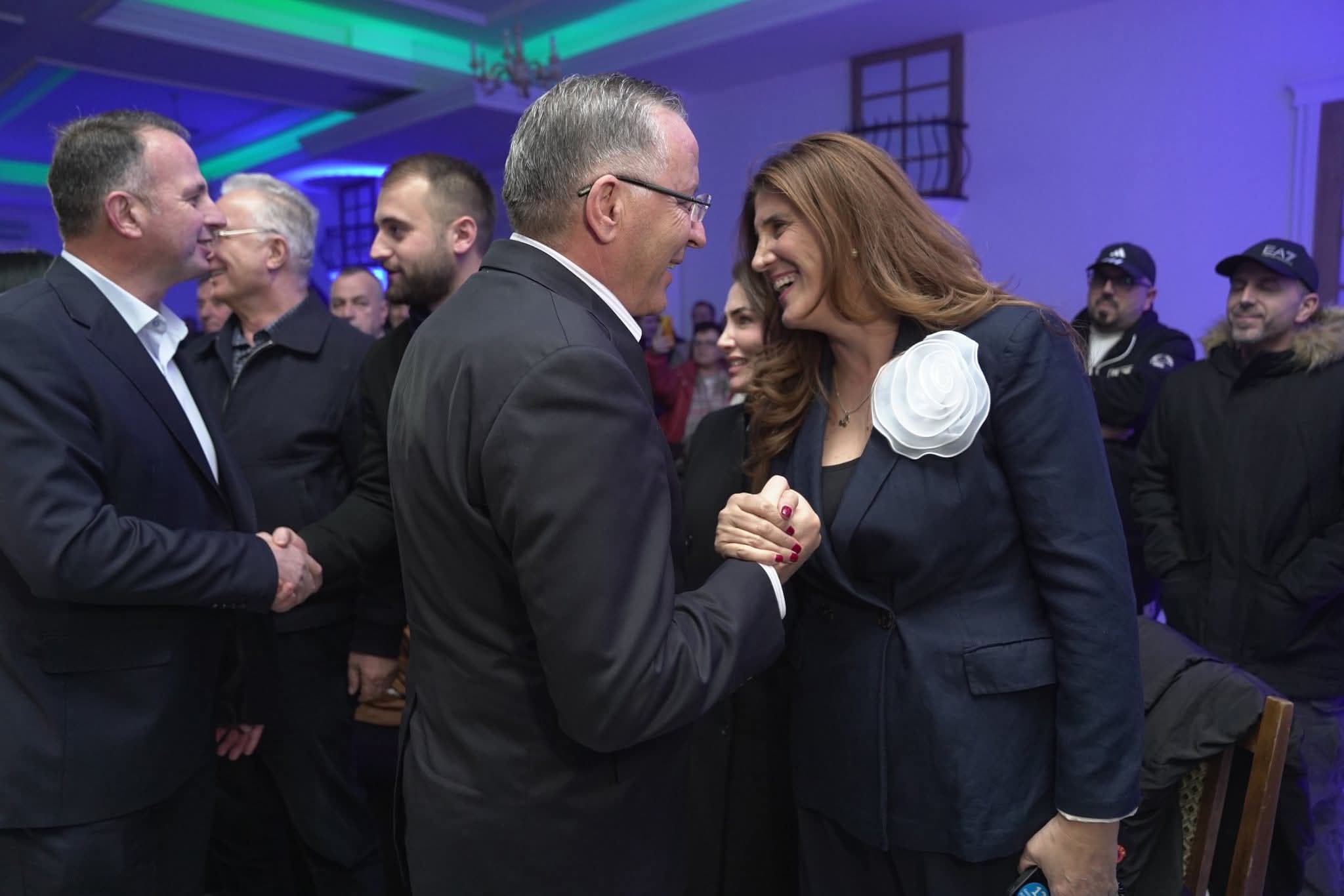 Ganimete Musliu mirëpritet ngrohtësisht në Gjilan, puna e saj si deputete është besim për përkrahësit e PDK -së (FOTO)
