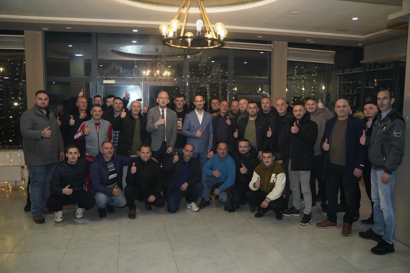 Dr. Bashkim Gllareva (59) ndez shpresën në Drenicë, qytetarët kanë respekt dhe përkrahje për doktorin e Presidentit Thaçi (FOTO)