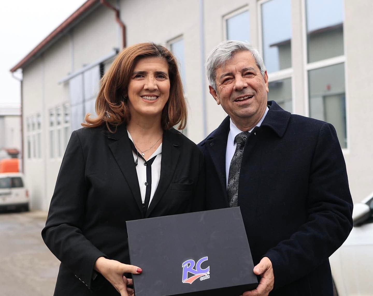 Zëri i Ekonomisë Vendore: 12-shja e PDK-së në zemër të suksesit kosovar – RC Cola, shembull force dhe vizioni (FOTO)
