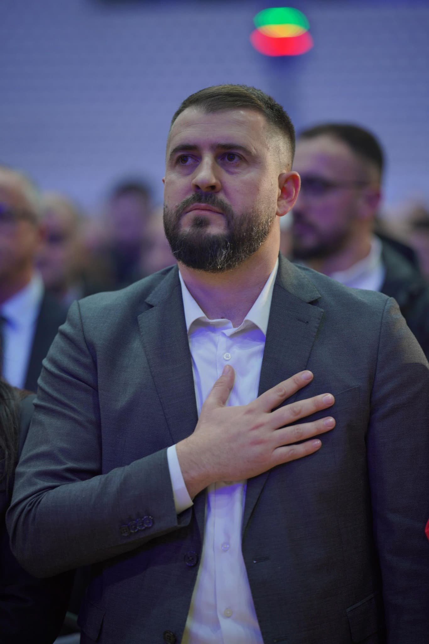 Mergim Lushtaku i drejtohet diasporës: Qëndroni në Kosovë dhe jetoni realitetin e qeverisjes Kurti