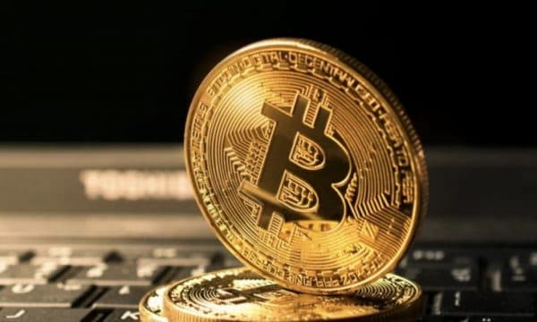 Bitcoin bie ndjeshëm pasi Kina dyfishon ndalimin e kriptomonedhave