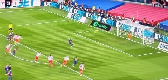 Vetëm Lewandowski mund të humbasë një penallti të tillë!