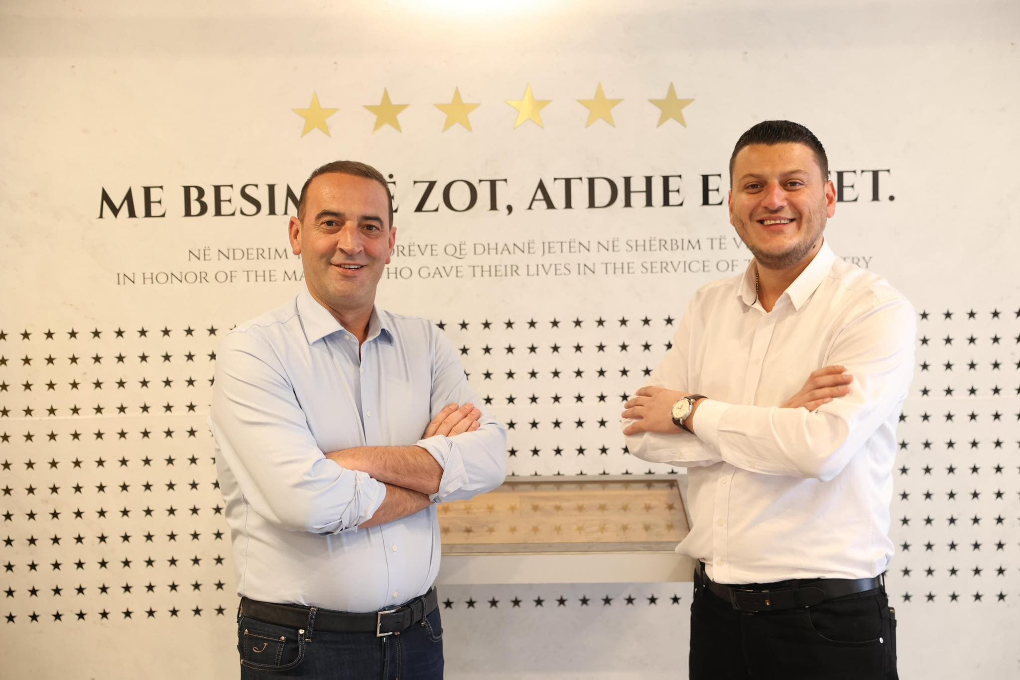 AAK-ja zyrtarizon këngëtarin e njohur si kandidat për deputet