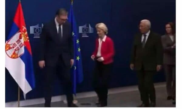 Von der Leyen e ndërpret Vuçiqin teksa ai i flet për ‘mesazhin nga Moska’