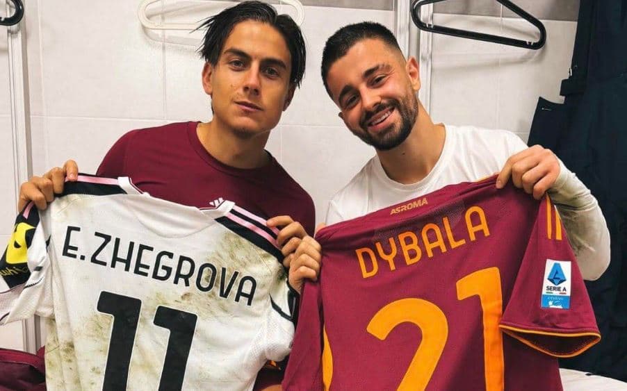 Dybala futet tek dhomat e zhveshjes të ish-skuadrës, shkëmben fanellën me Edon Zhegrovën