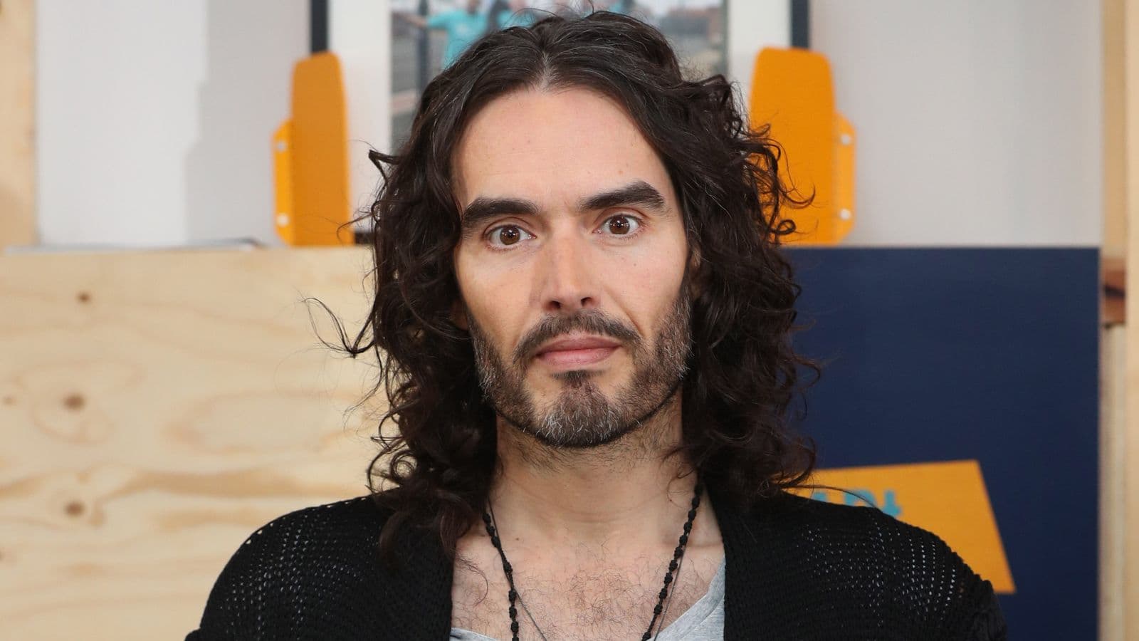 Rëndohet dosja, Russell Brand sërish akuzohet për dhunim dhe sulm seksual