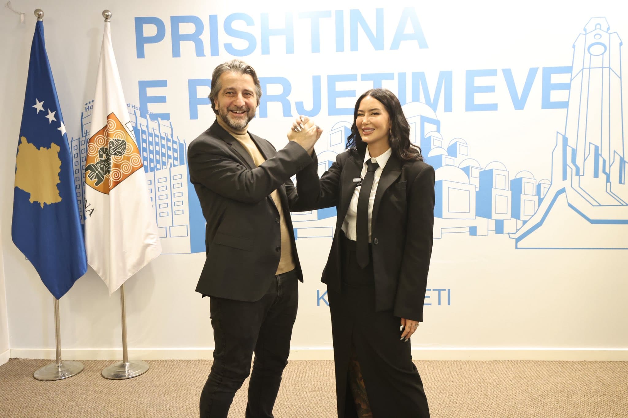 Rama i jep Dafina Zeqirit çmimin “Hyjnersha në Fron”: Ajo e ka përdorur talentin e saj jo veç për hite, por edhe për mesazh për kauzë