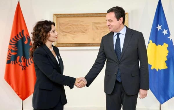 Featured image for Spiropali uron Kurtin: Shqipëria dhe Kosova ecin së bashku në rrugën Europiane