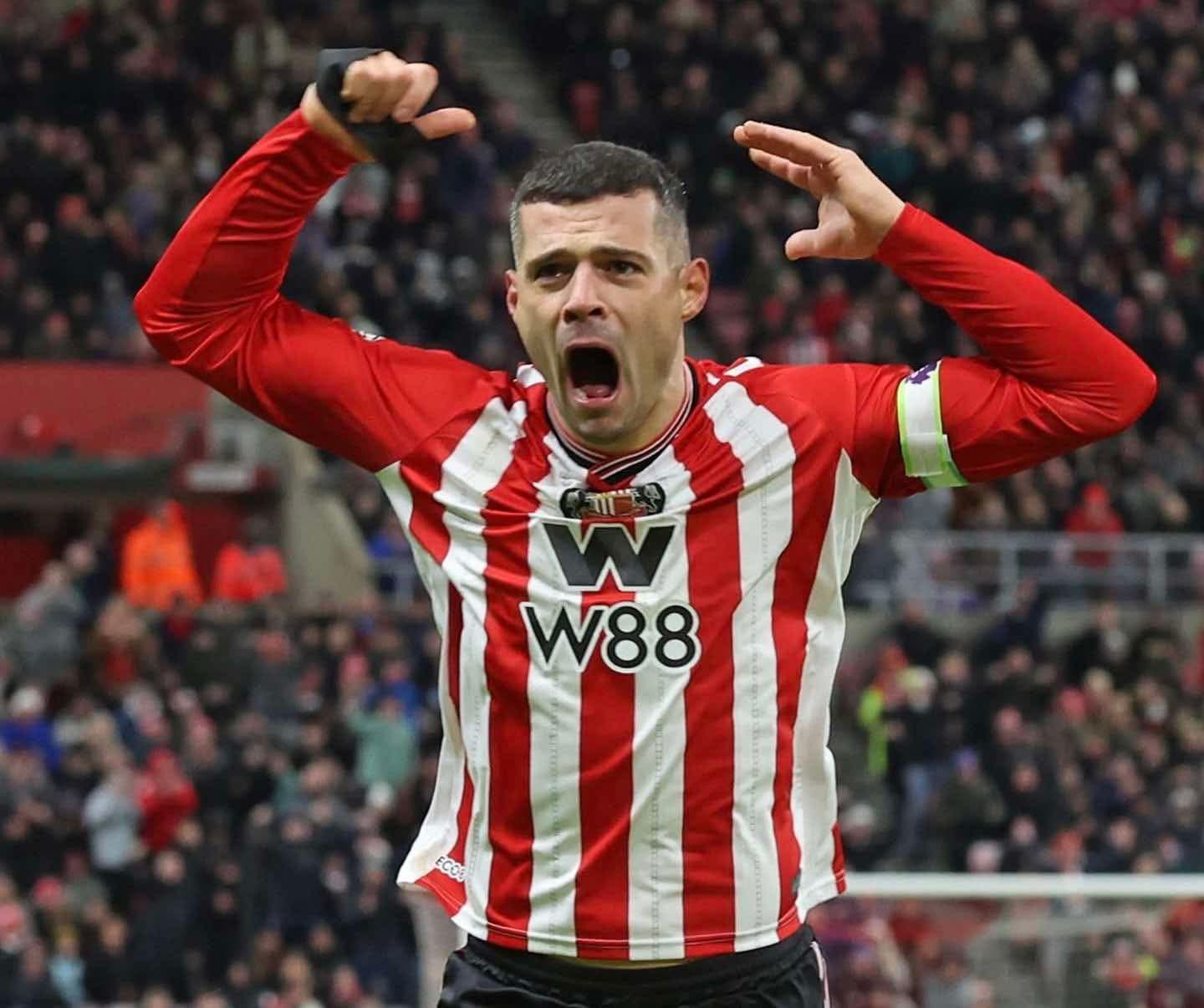 Xhaka me shokë e vendosin Cityn me këmbë në tokë