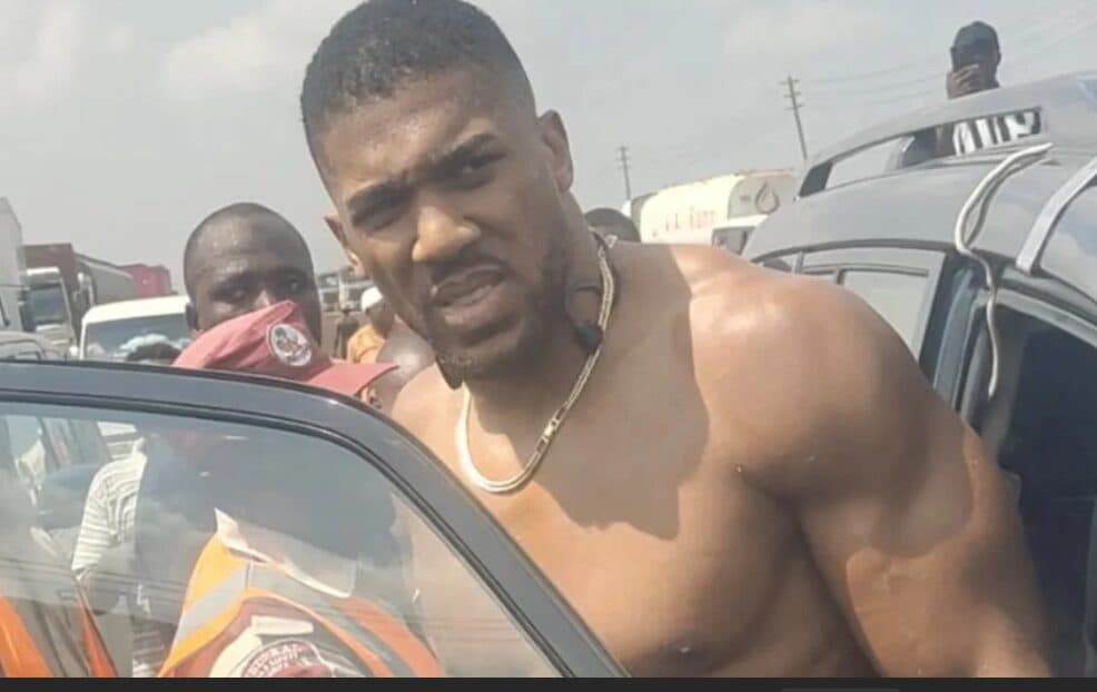 Aksidenti i rëndë me dy të vdekur që i rreziko jetën edhe yllit të boksit, policia ngre akuza ndaj shoferit të Anthony Joshuas