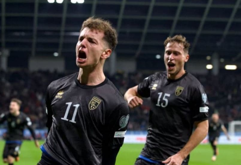 Po kërkohet nga Barcelona, Fisnik Asllani ishte i  pranishëm në stadium në derbin ndaj Espanyolit