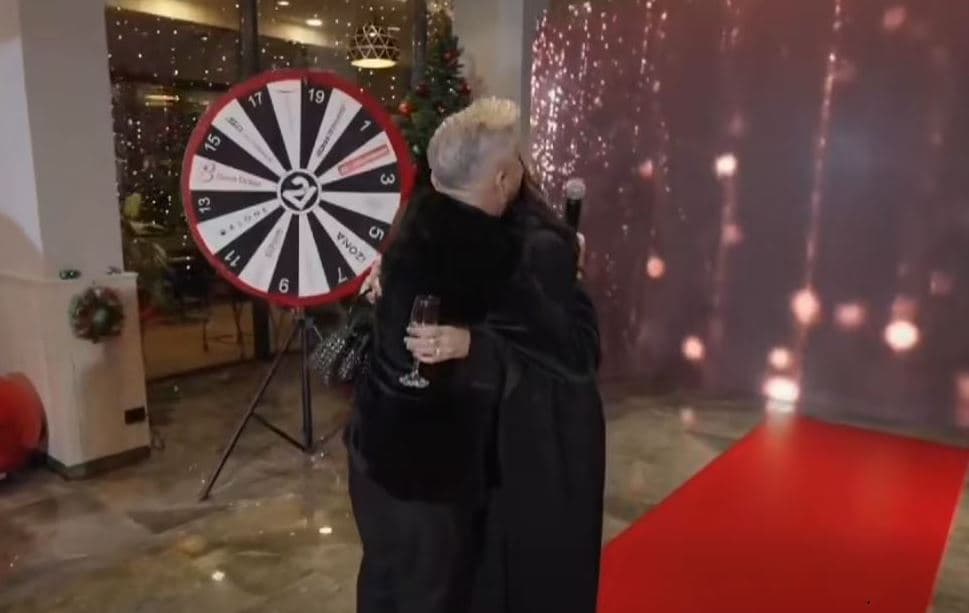 “Të kam lëndu…”- Pas shumë vitesh pajtohen e përqafohen Dafina e Labi