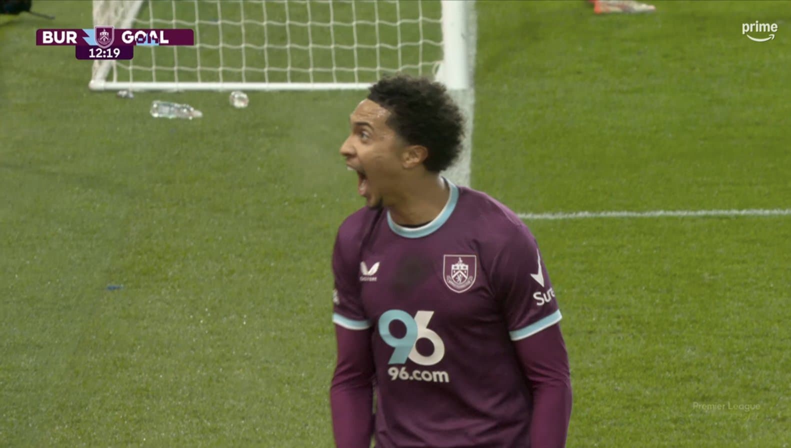 Burnley kalon në epërsi ndaj Manchester United me një supergol (VIDEO)