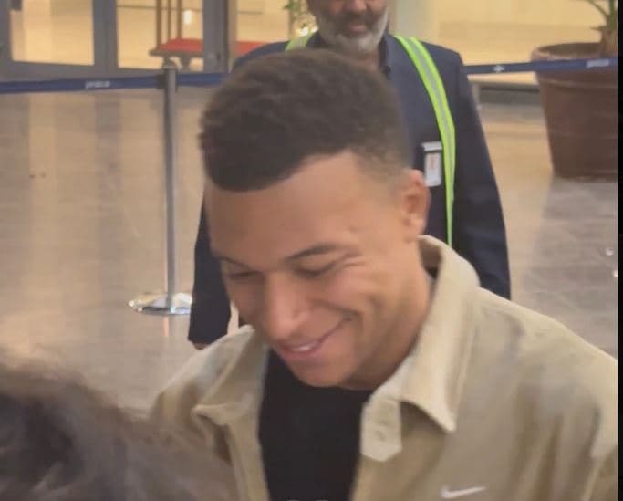 Mbappe arrin në Jeddah, i gatshëm për ”El Clasico”