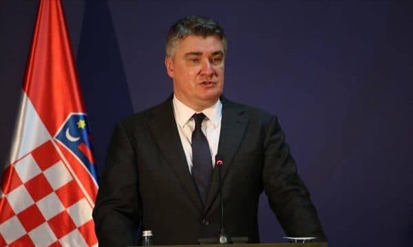 Presidenti kroat me kritika: Franca na shiti aeroplanë të përdorur, Serbisë të rinj