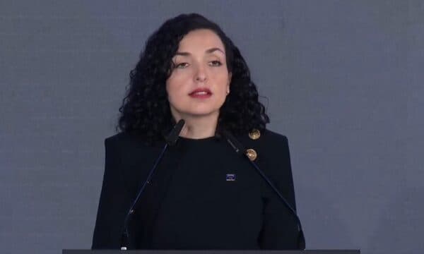 Featured image for Presidentja Osmani: Nuk vendosi lule aty ku UÇK-ja quhet organizatë terroriste