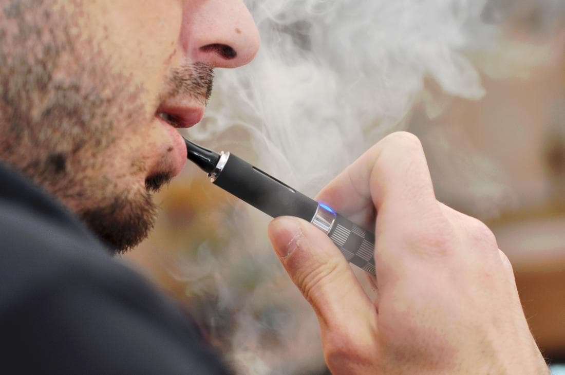 Ekspertët thonë se cigaret elektronike janë shkak i sëmundjeve të mushkërive