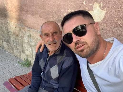 Vdekja e gjyshit, Labi del nga shtëpia, do të marr pjesë në varrim!