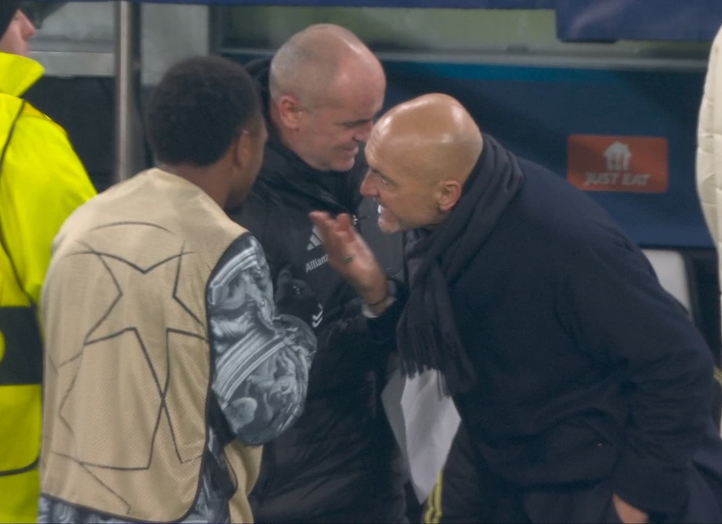Skandal/ Spalleti e godet me shuplak futbollistin e Juventusit (VIDEO)