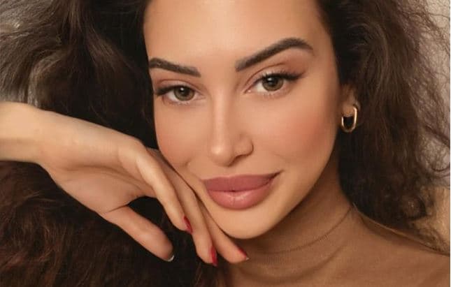 Vivi i nënshtrohet ndërhyrjes së gjoksit