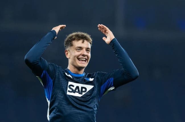Juventus synon Fisnik Asllanin për të zëvendësuar Vlahovicin