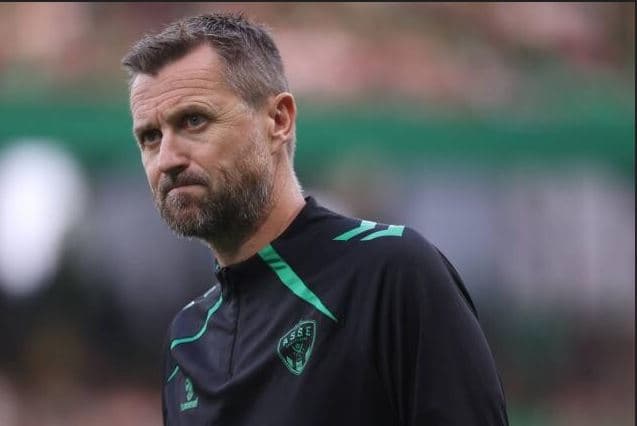 Trajneri i skudrës franceze i njofton futbollistët se ka marr vendim të largohet