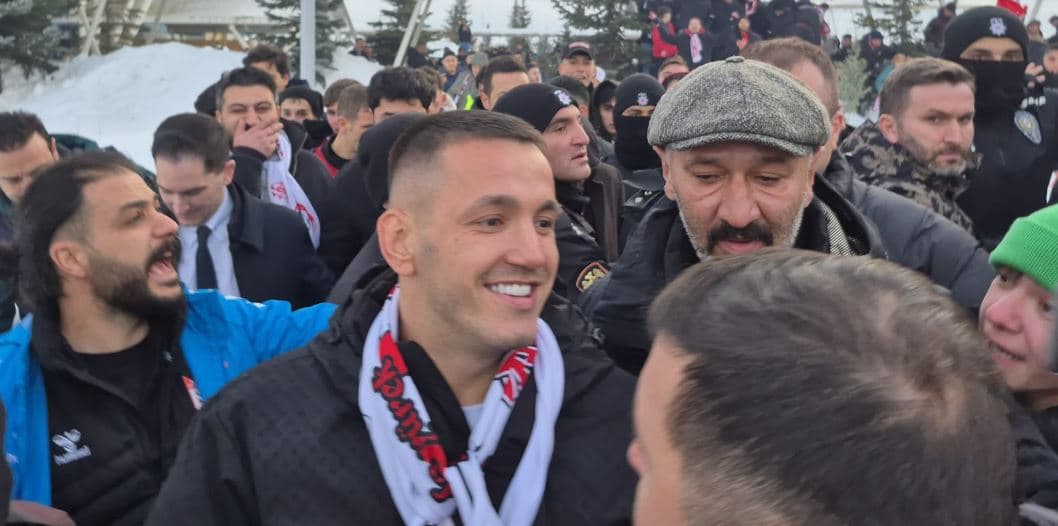 Manaj pritet si “hero” nga tifozët pas rikthimit të tij te Sivasspori