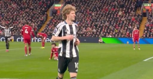 Heshtje në “Anfield”, Newcastle shënon golin e epërsisë