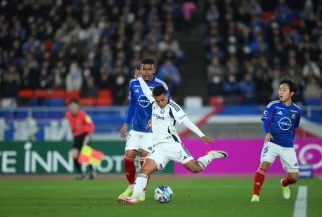 Japonia ndryshon rregullat e futbollit, nuk do të ketë më barazim!