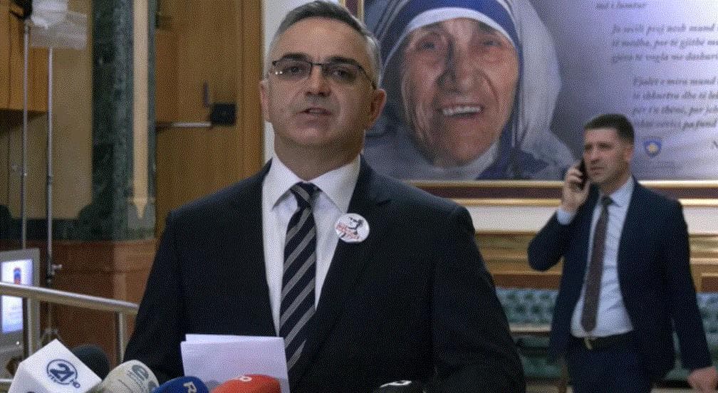 Featured image for Besnik Tahiri pas konstituimit: Moskonstituimi i Kuvendit ka dëmtuar Kosovën skajshmërisht
