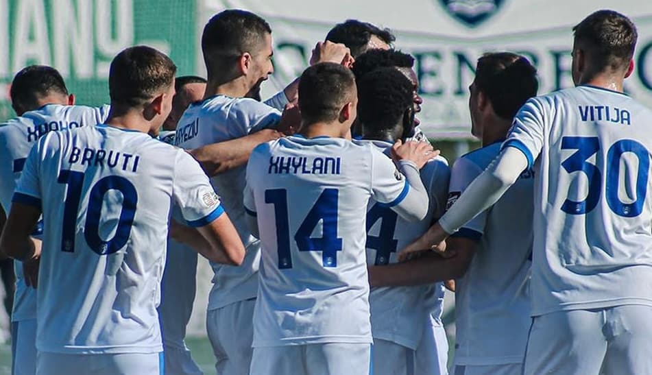Çfarë Superlige “e çmendur”, nxehet gara për titull