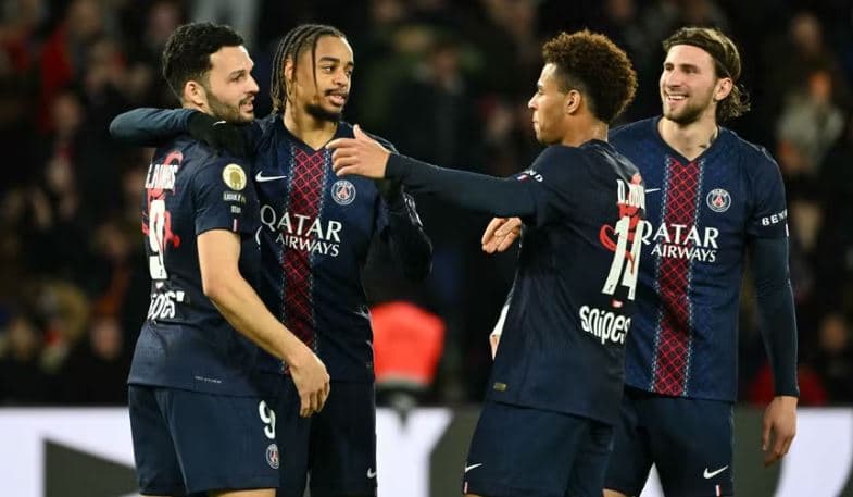PSG rikthehet në krye të Ligue 1, fiton ndaj Metz