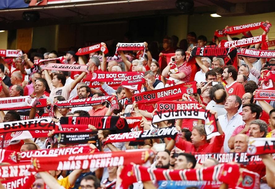 Benfica pezullon pesë tifozë për sjellje raciste pas ndeshjes me Real Madrid