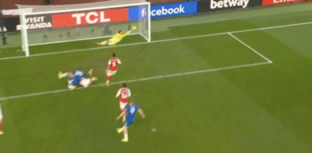 Pritja e Raya-s që ia siguroi tri pikë Arsenalit